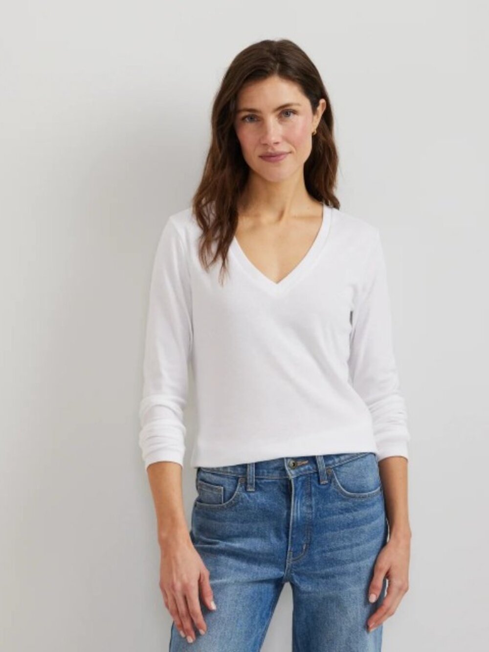 NWT Eddie Bauer Women's Everyday Long-Sleeve V-Neck T-Shirt Ivory Medium - Picture 4 of 4